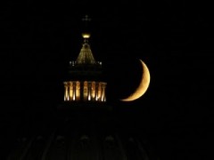 DSC00384 Moon over St Peters Basilica b.JPG.jpeg