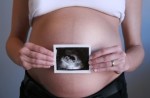 Femme-enceinte-et-image-échographie.jpg