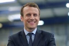 Emmanuel-Macron-candidat-a-l-election-presidentielle-pour-son-mouvement-En-Marche!-visite-l-usine_exact1024x768_l.jpg